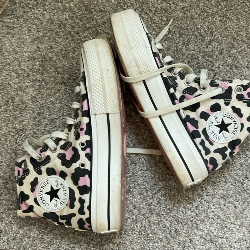 Cheetah print high top converse